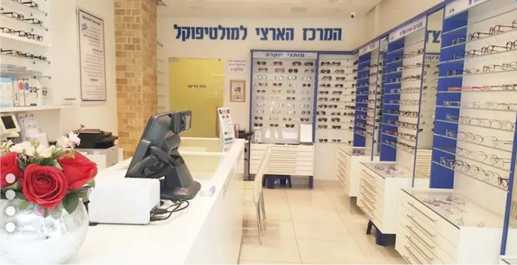 לקוח מרוצה באופטיקה עיניים